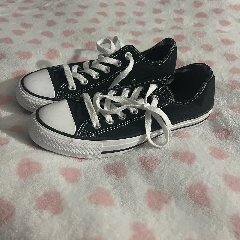 Converse Black and White